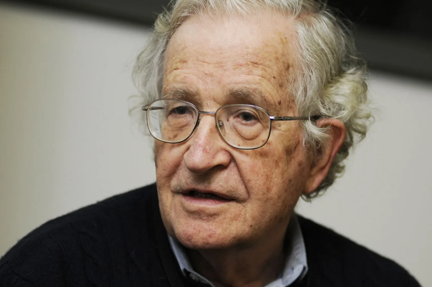 Noam Chomsky critica a Estados Unidos por apoyar a Israel y bloquear la creación del Estado palestino