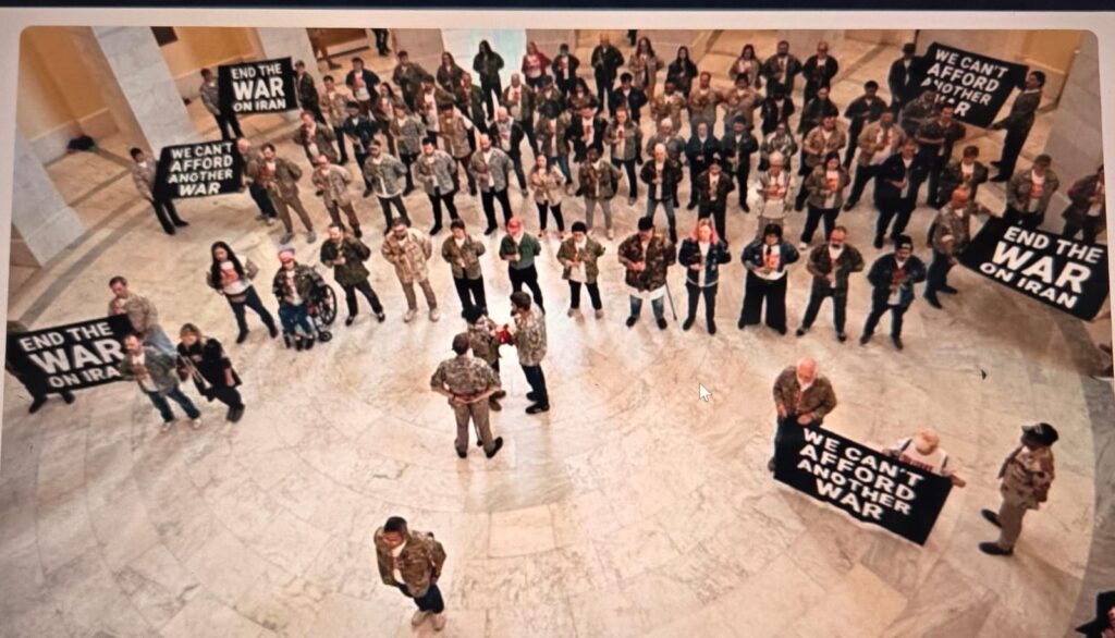 Estados Unidos. Arrestan a decenas de veteranos en EE.UU. que protestaban contra la guerra en Irán