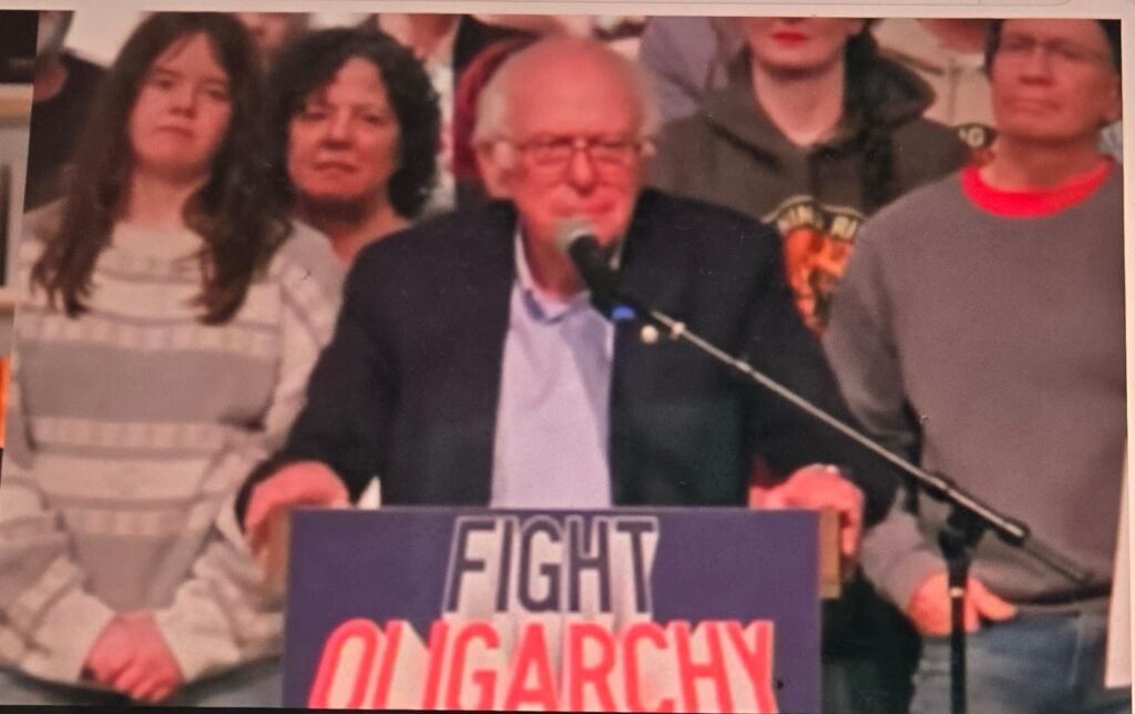 BERNIE SANDERS DA DISCURSO HISTÓRICO. "LA REVOLUCIÓN CONTRA TRUMP"