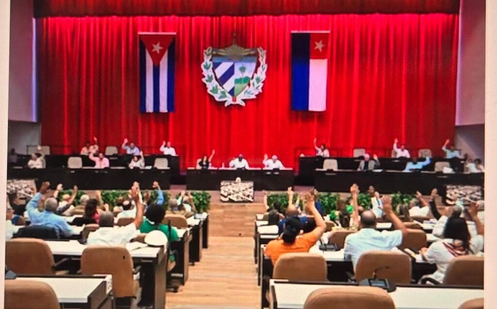 Cuba se abre al capitalismo y aprueba su mayor reforma en décadas: banca privada, mercado de cambios y fin de los subsidios
