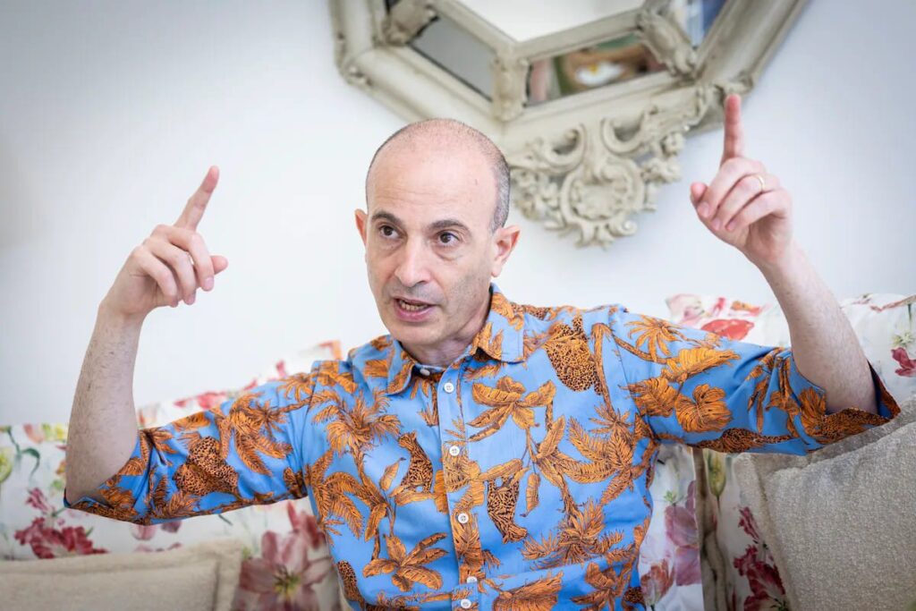 Yuval Noah Harari: “La IA podría ser una gran psicópata manipuladora”